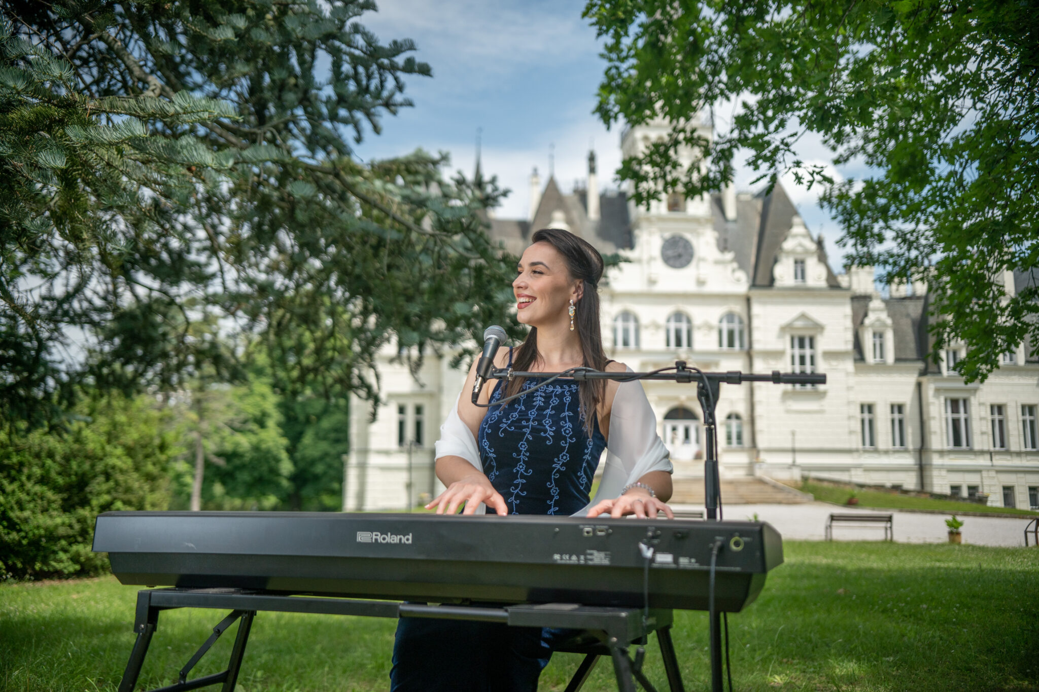 Singer Nika Barlak at the piano